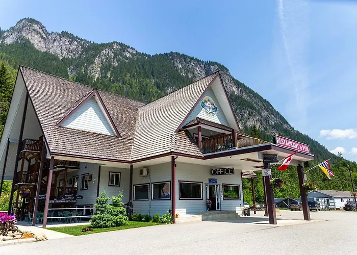 Peaks Lodge